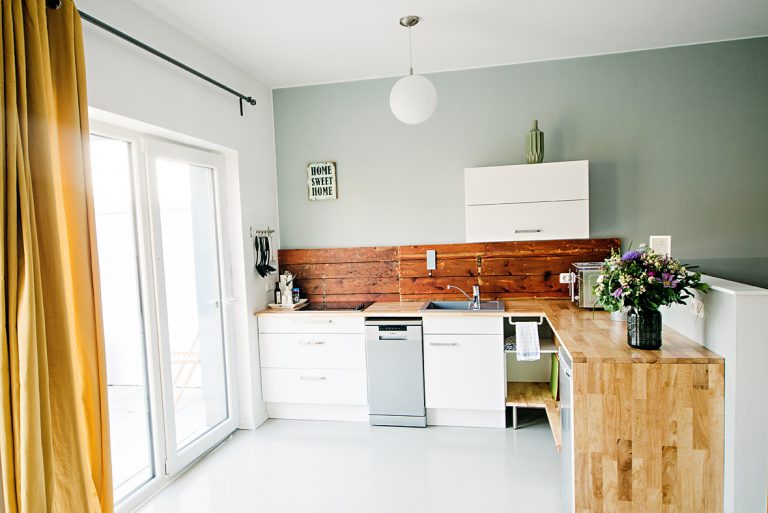 ElbQuartier Apartments Magdeburg ALFRED Erdgeschoss Küchenzeile